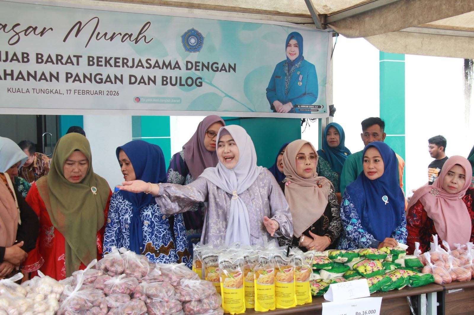 Jelang Ramadan, Ketua TP PKK Hj. Fadhilah Sadat Inisiasi Pasar Murah