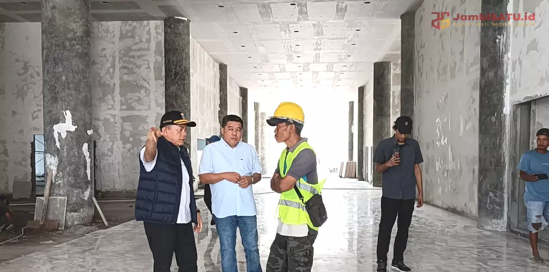 Gubernur Jambi Al Haris meninjau progres pembangunan Islamic Center