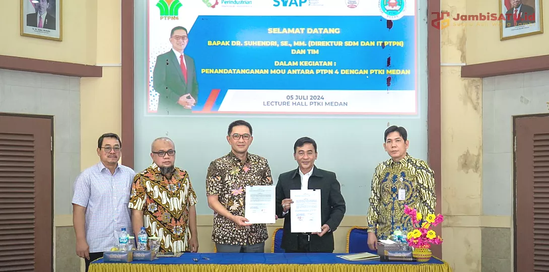 Direktur SDM dan TI PTPN IV PalmCo Suhendri saat mengunjungi Perguruan Tinggi Vokasi di Medan dan Yogyakarta, baru-baru ini. PalmCo percaya kerjasama antara perusahaan pengelola sawit terbesar di dunia tersebut dengan kampus akan mampu menjadi sinergi dalam mendorong produktivitas melalui sumber daya yang unggul.